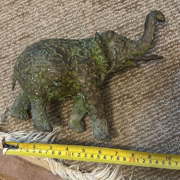 Gorgeous elephant sculpture cast iron? Bronze? - Picture 2 of 6